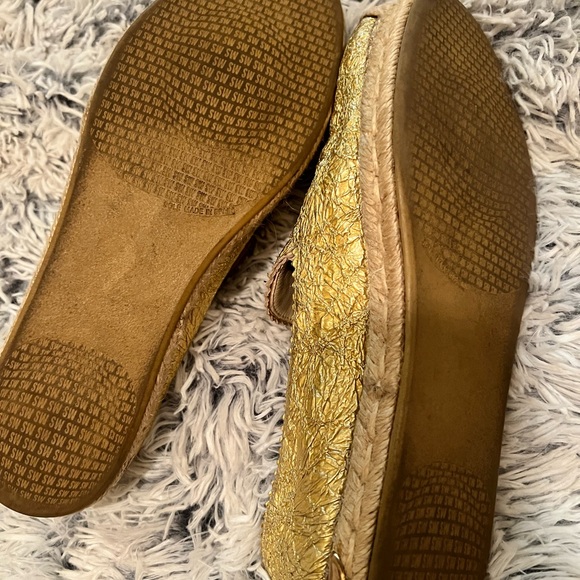 Stuart Weitzman gold leather espadrilles - Picture 7 of 8
